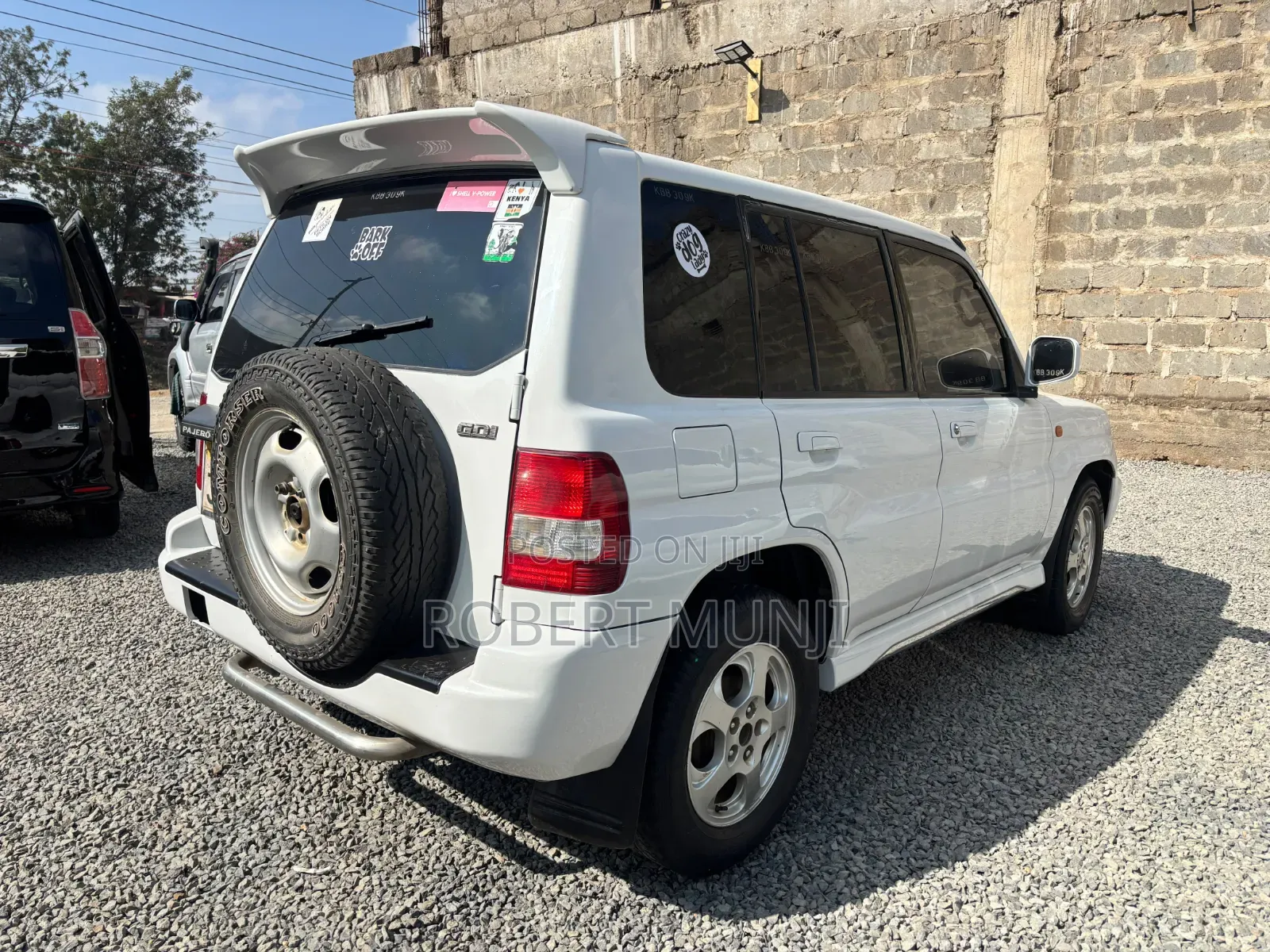 Mitsubishi Pajero 2000 White