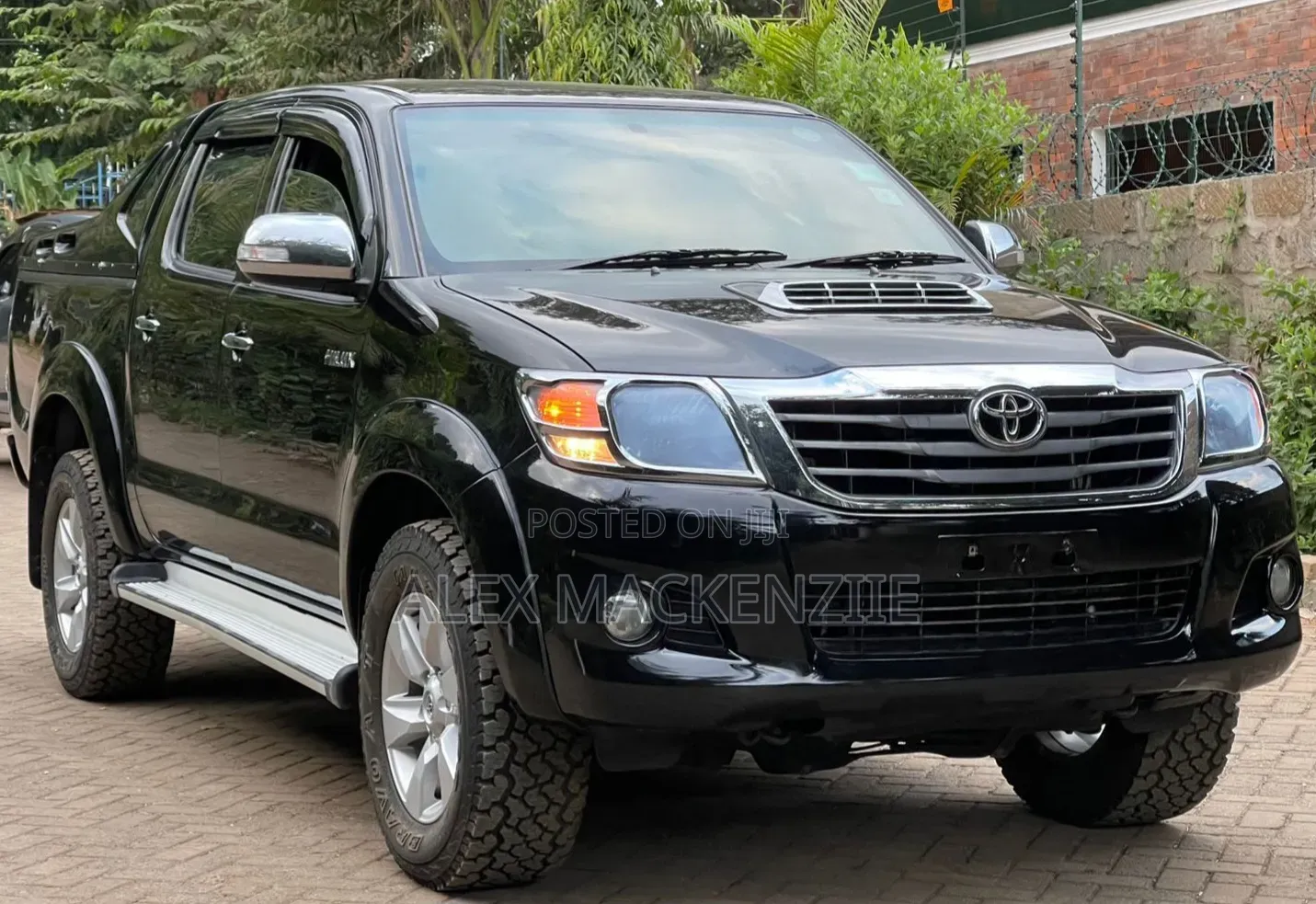 Toyota Hilux 2016 Black