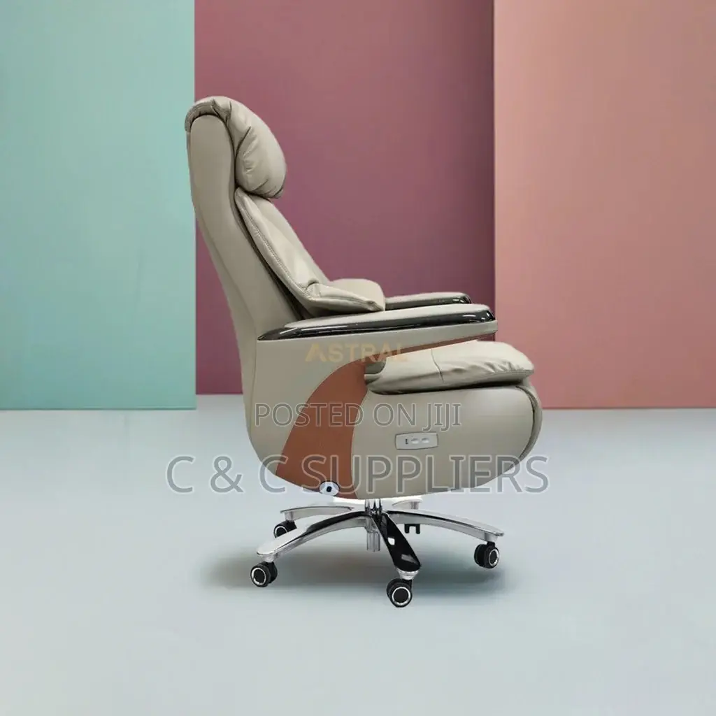Leather Director's Swivel Boss Seat.
