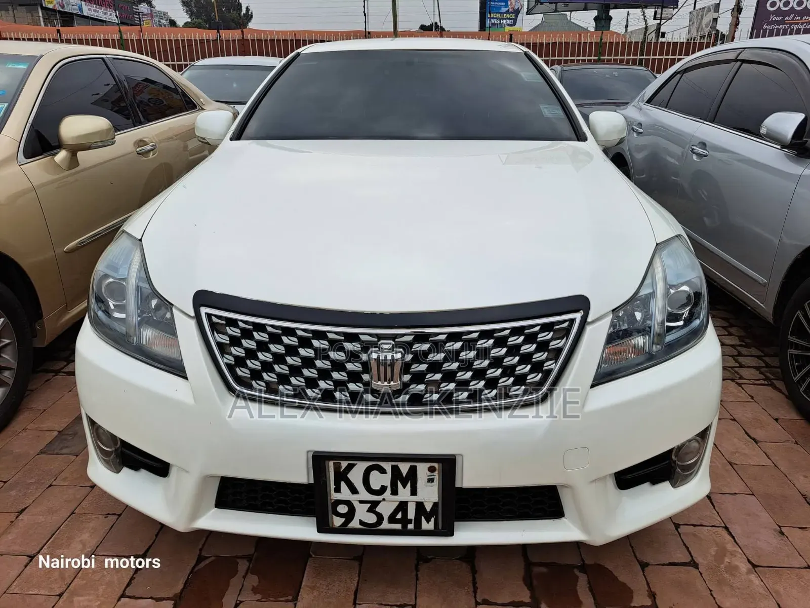 Toyota Crown 2010 White