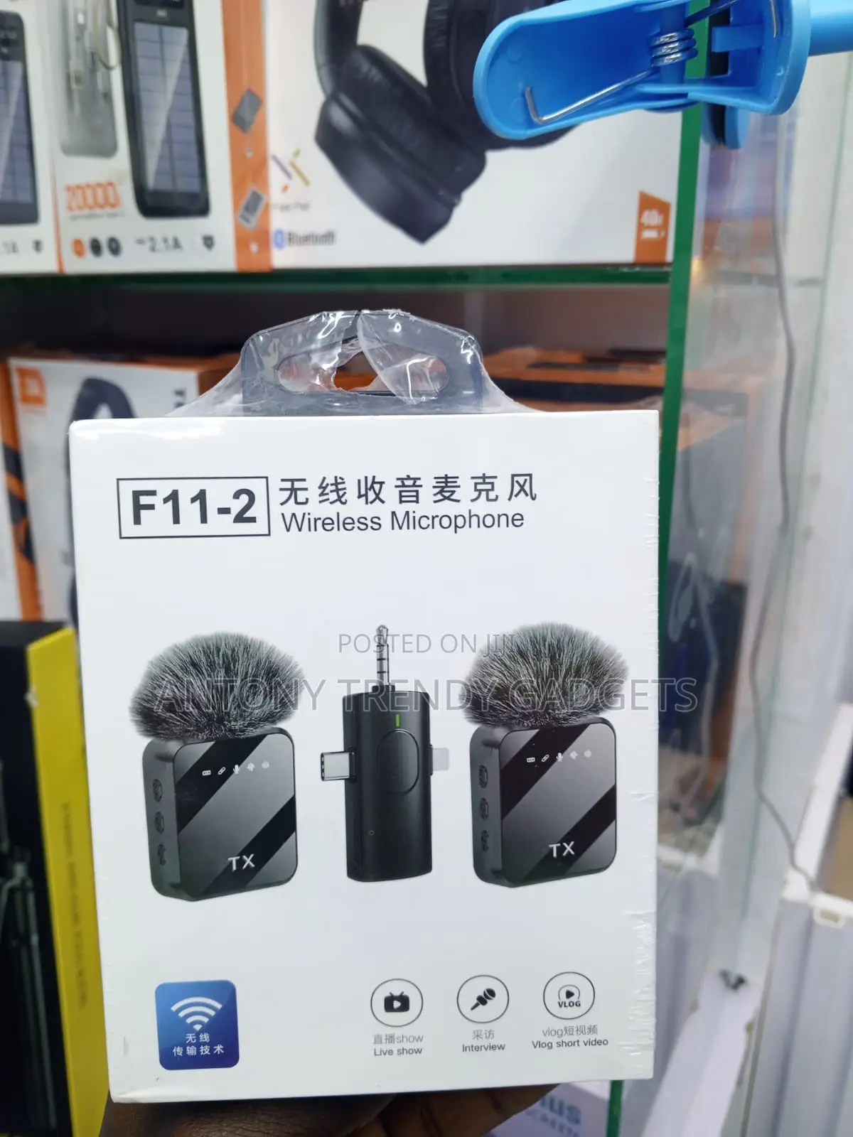 F11-2 Dual Wireless Microphone With 20M Transmission Range