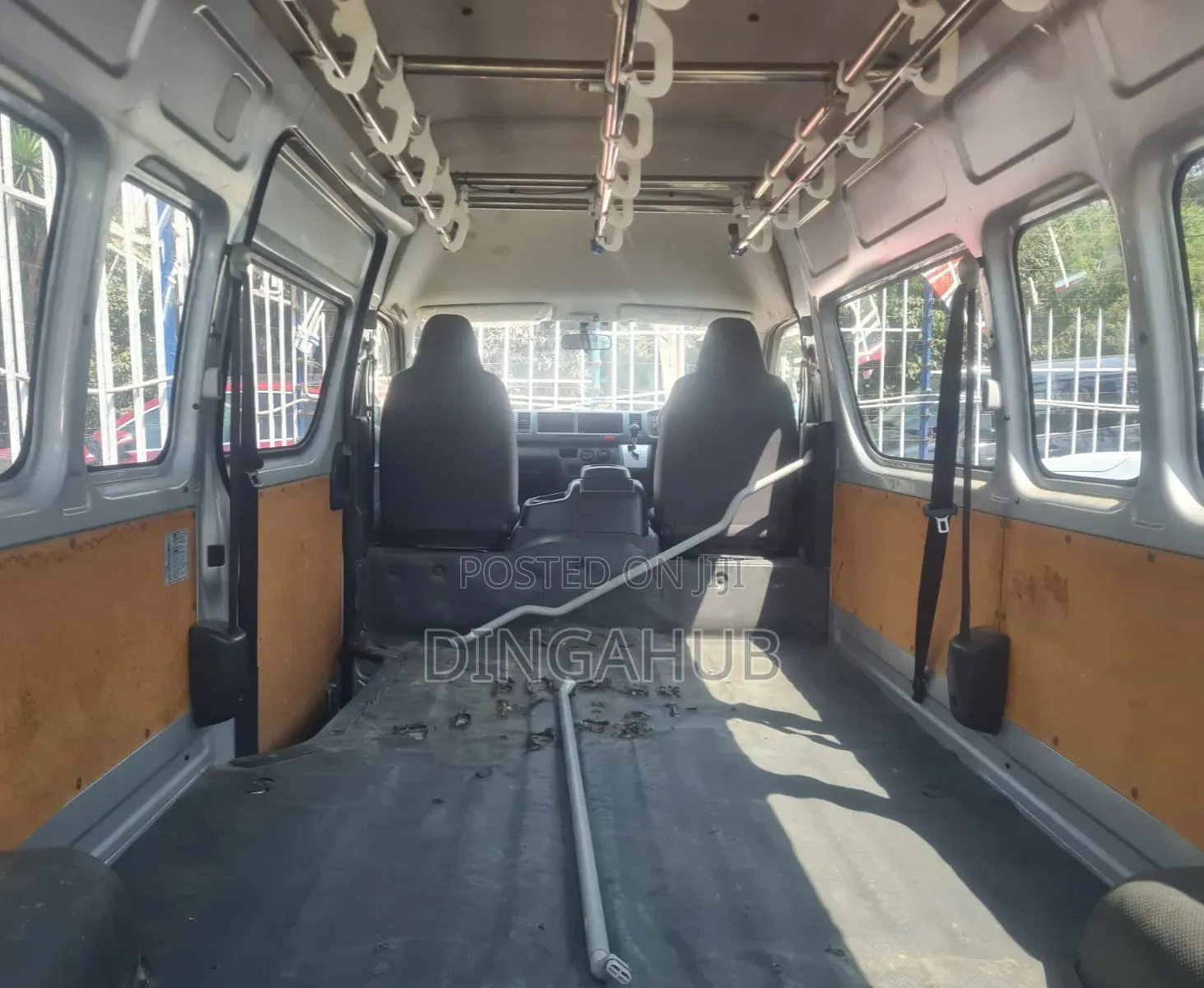 Toyota HiAce 2018 Silver