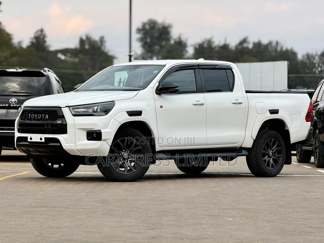Toyota Hilux 2021 White