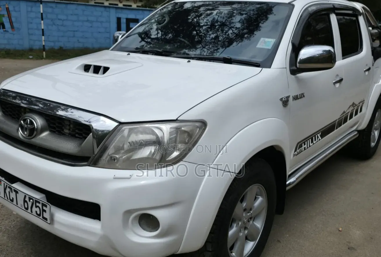 Toyota Hilux 2012 White