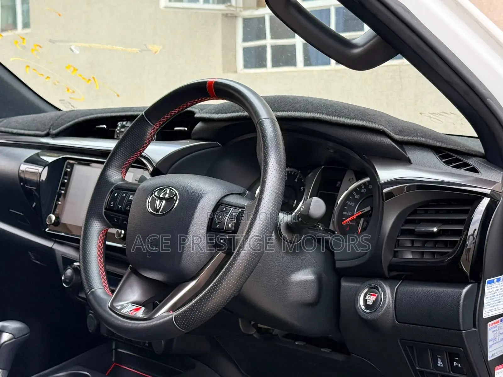 Toyota Hilux 2022 White