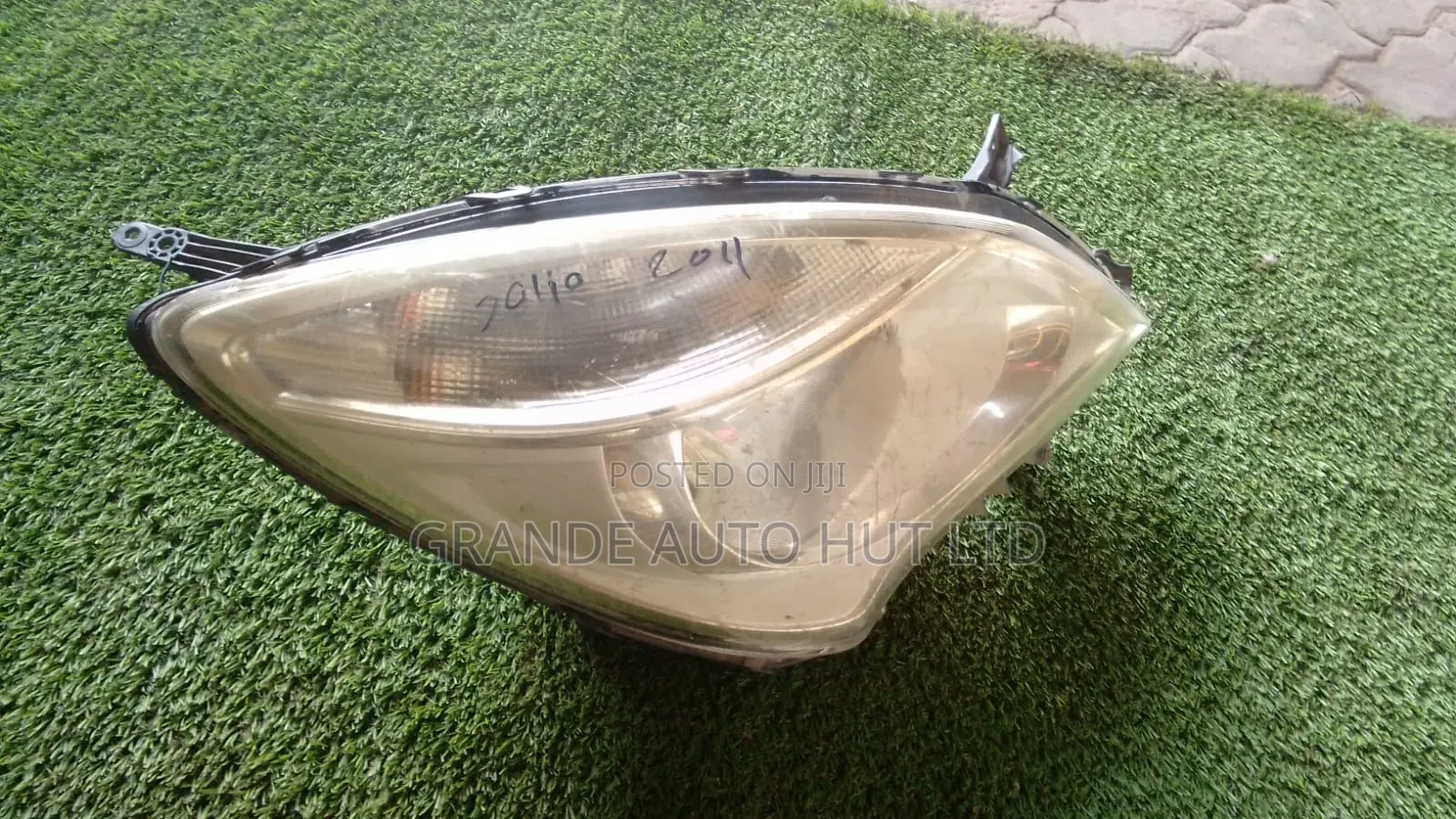 Suzuki Solio Headlights