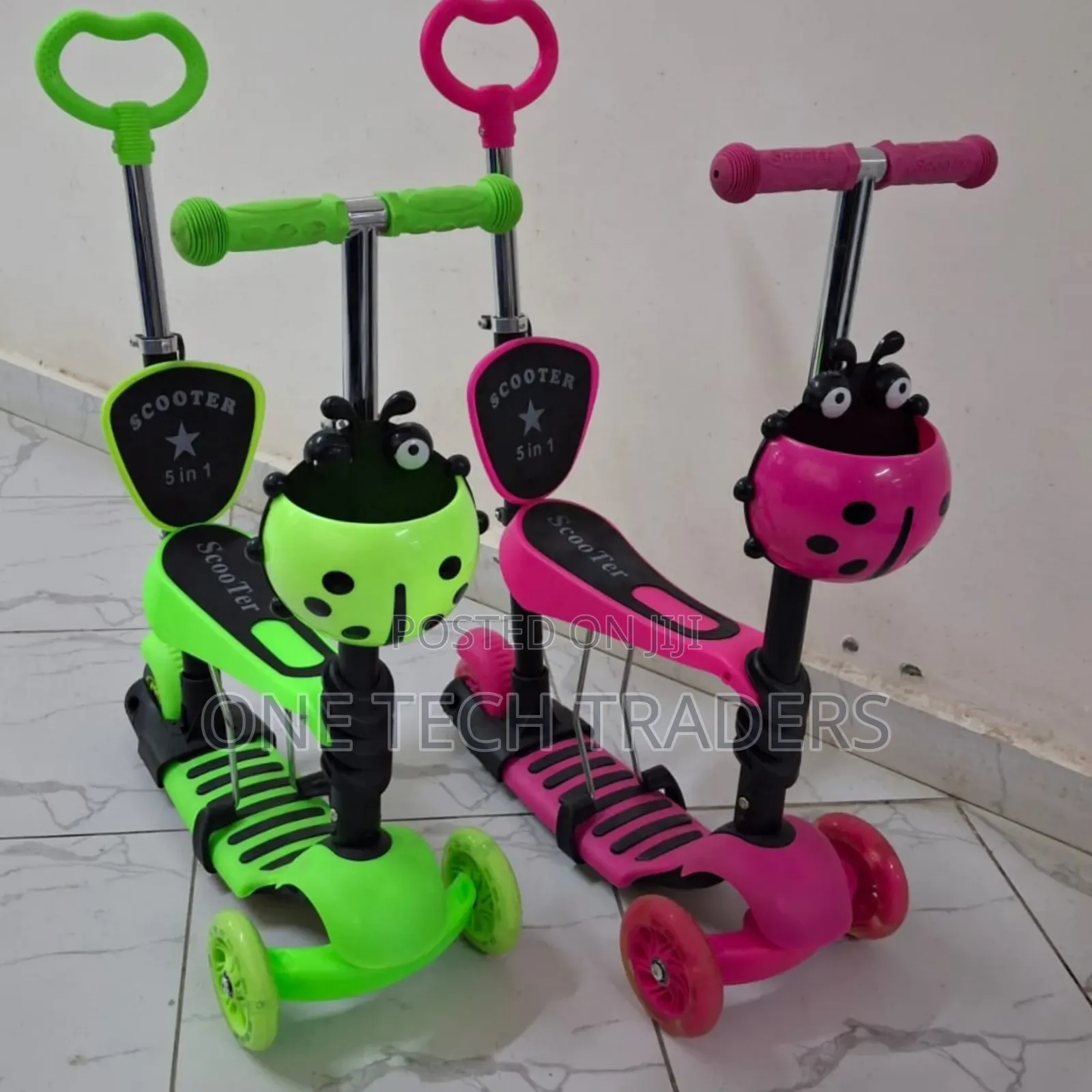 Scooter With Seat and Adjustable Height and a Push Handle