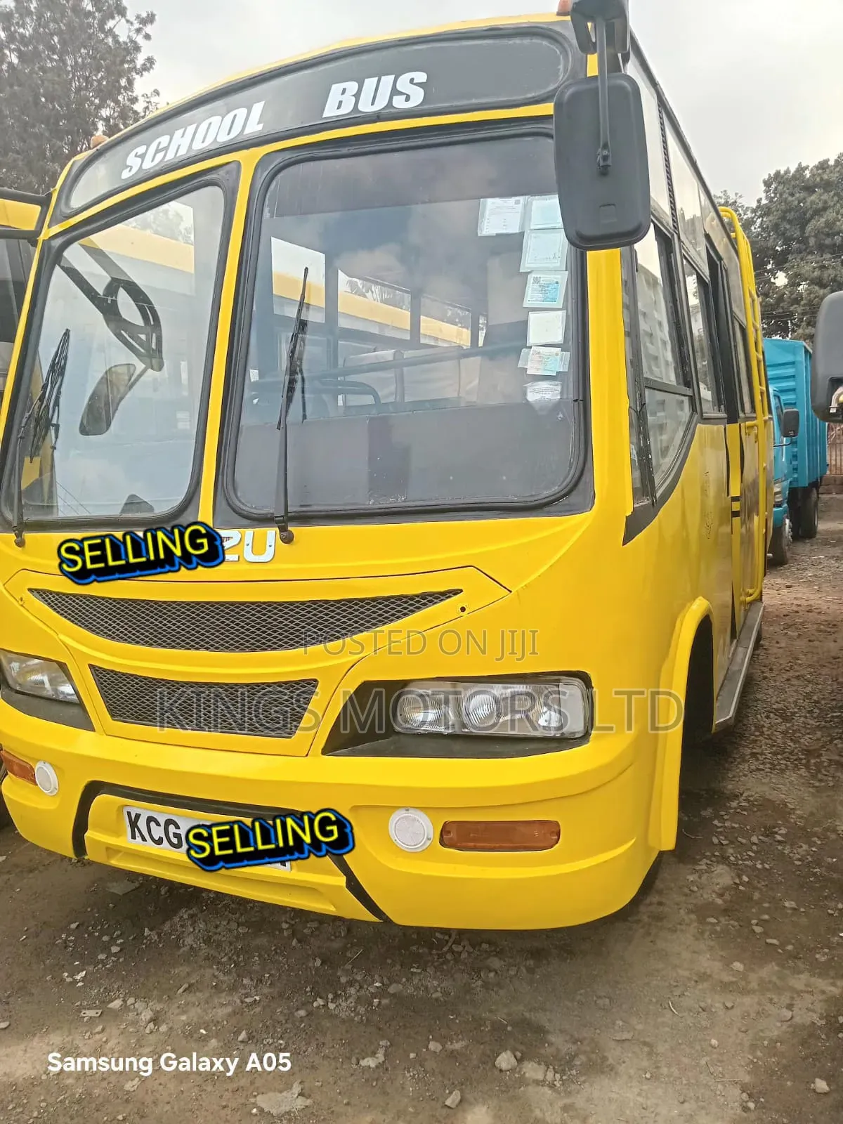 Isuzu Executive Bus 2008 Yellow