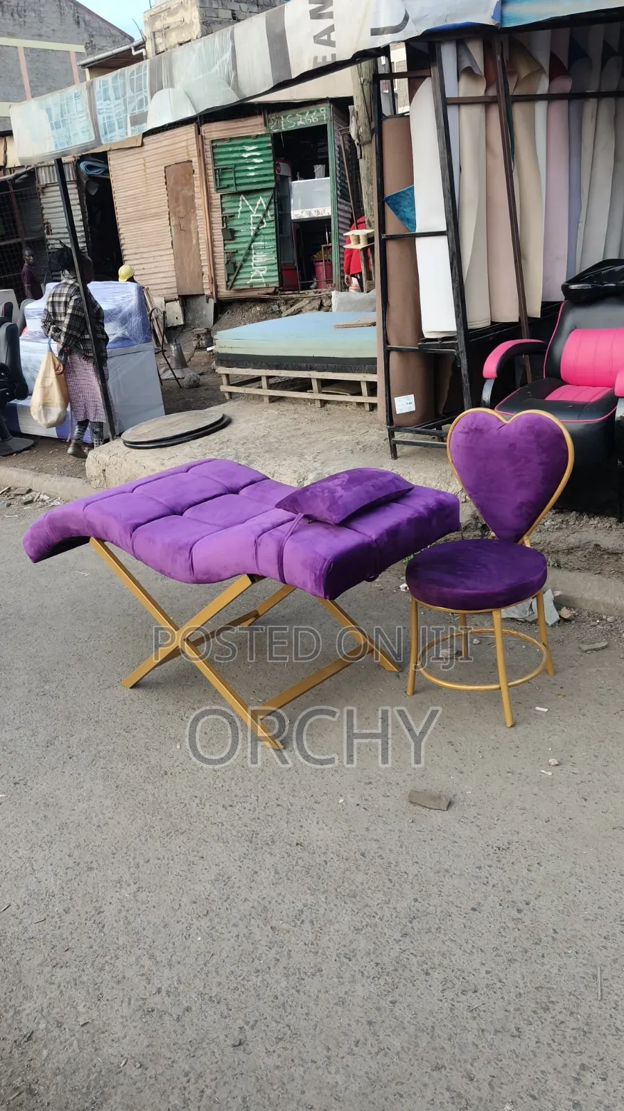 Lashbed and Stool