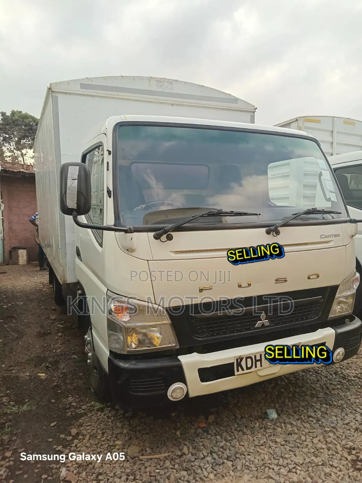 Mitsubishi Canter Fe84