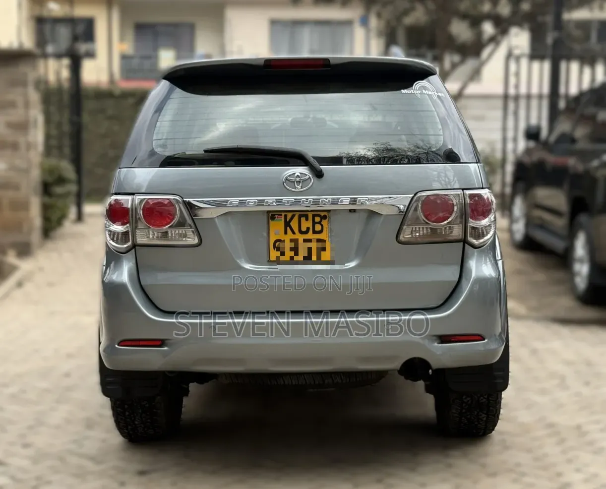 Toyota Fortuner 2.5 D AWD 2014 Silver