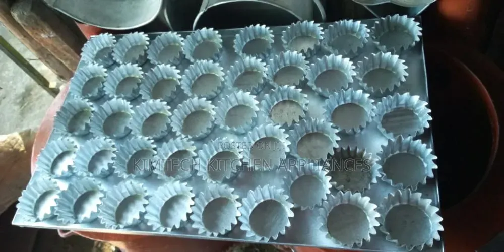 Queen Cake Tins