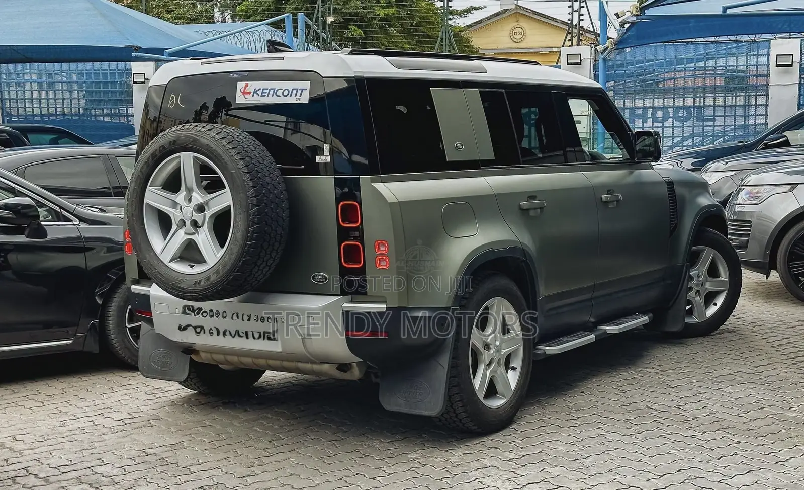 Land Rover Defender 2022 Green
