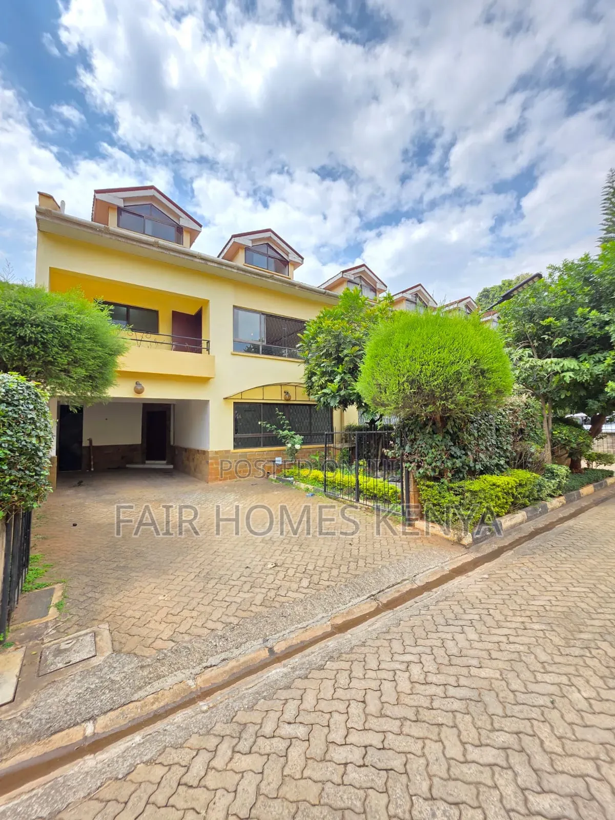 5bdrm Townhouse / Terrace in Gitanga Road, Maziwa for rent