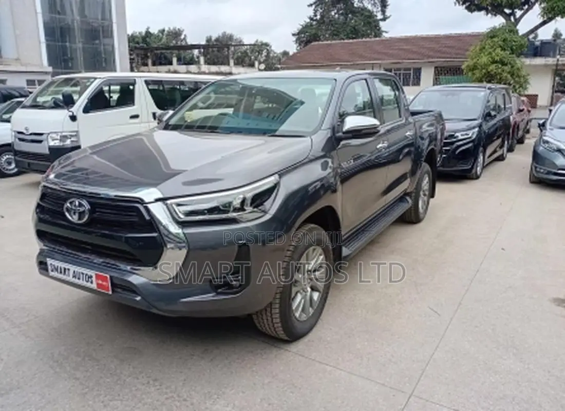 Toyota Hilux 2024 Gray