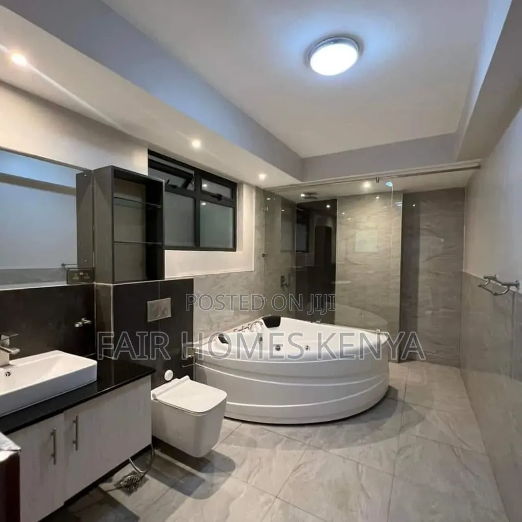 4bdrm Duplex in Riverside Drive for rent