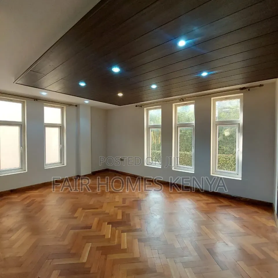 5bdrm Townhouse / Terrace in Convent Drive, Muthangari for rent