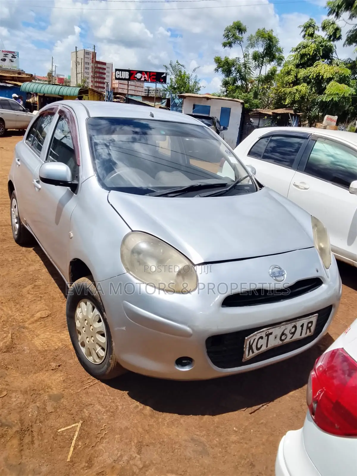 Nissan March 2011 Silver