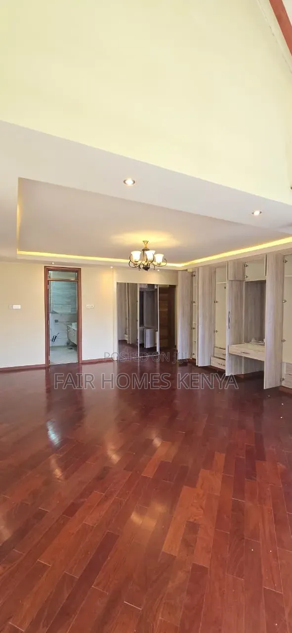 5bdrm Townhouse / Terrace in Convent Drive, Muthangari for rent