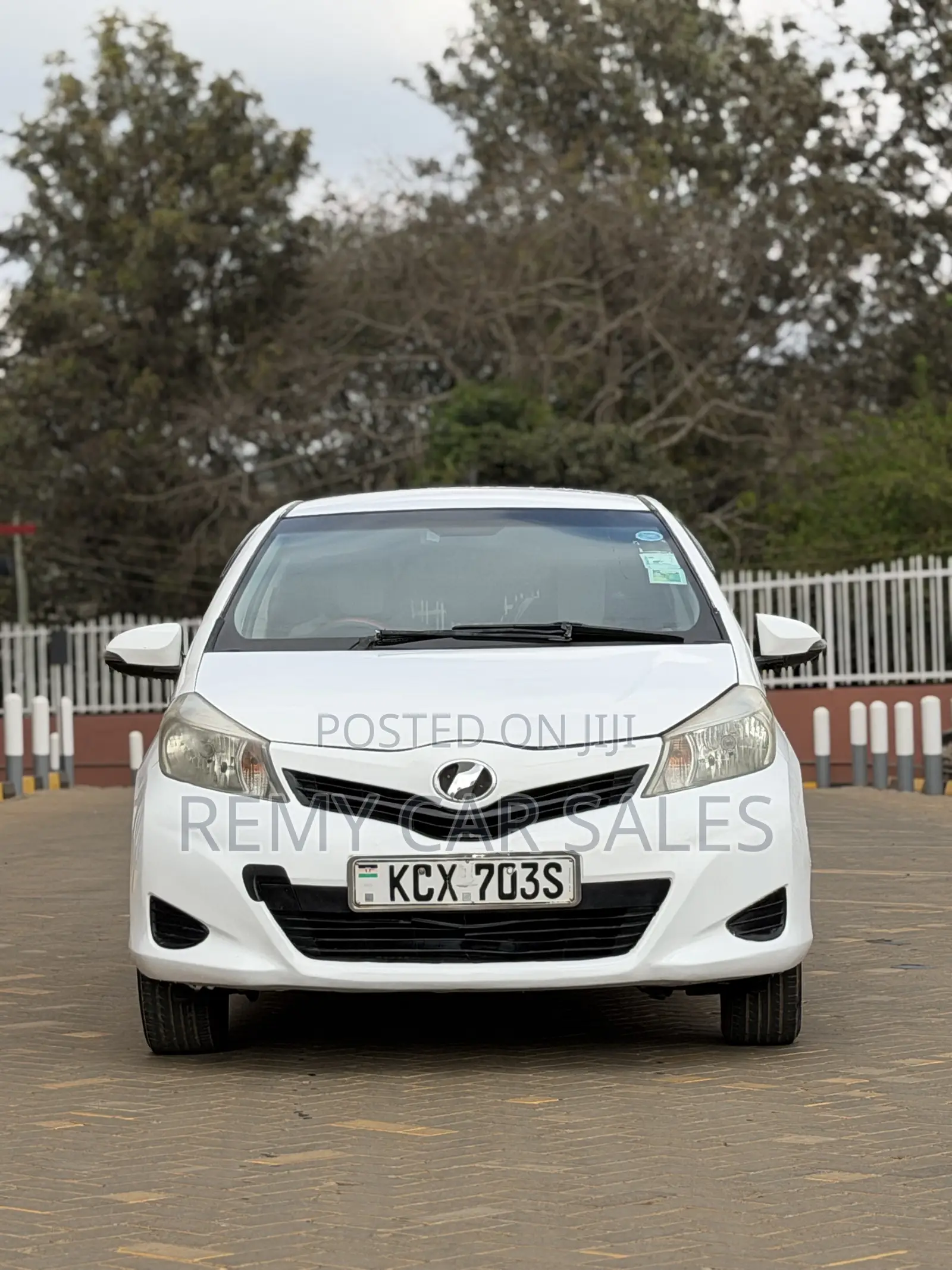 Toyota Vitz 2013 White