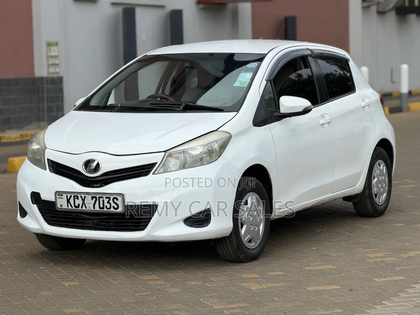 Toyota Vitz 2013 White