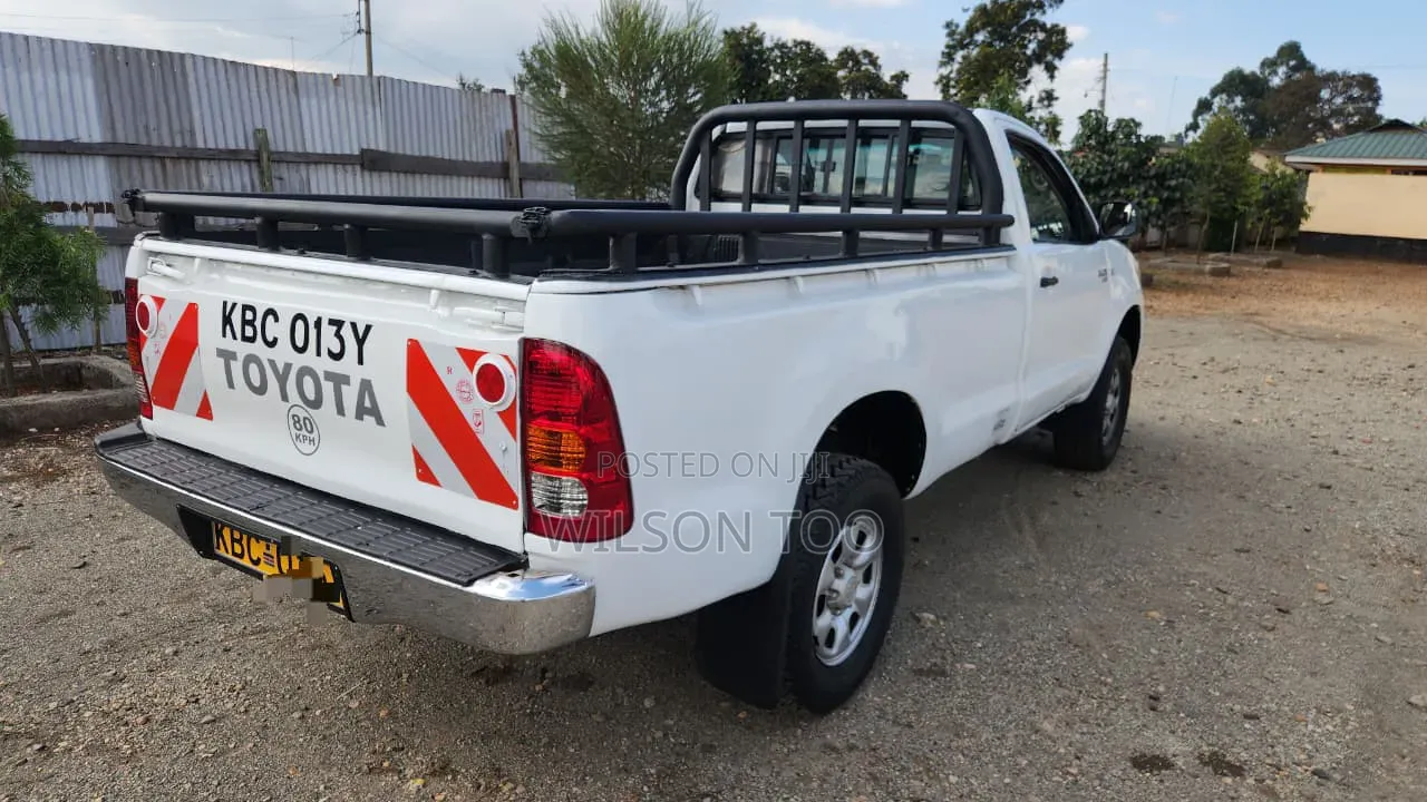 Toyota Hilux 2008 White