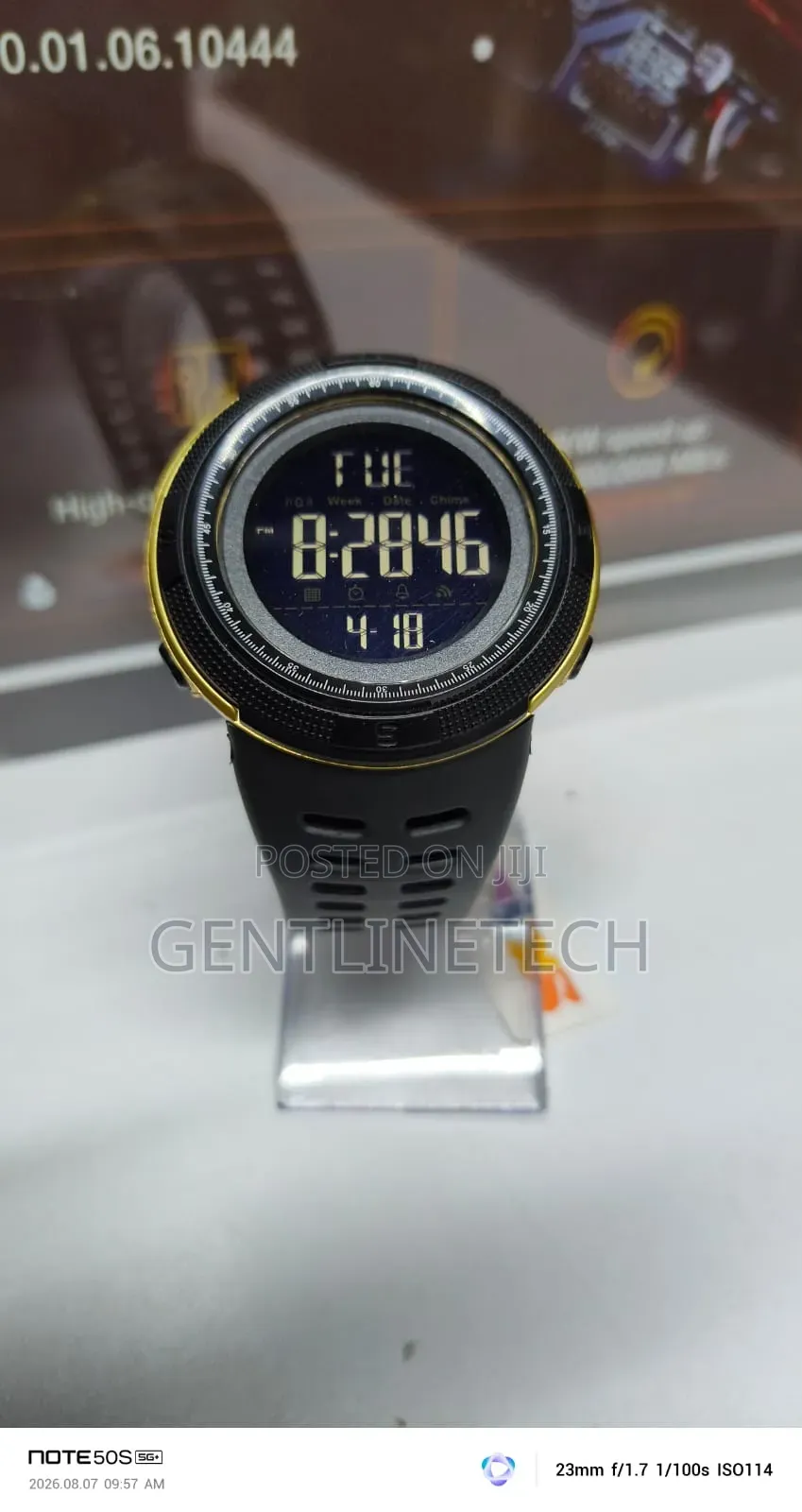 SKMEI 2070 Gold Black Fashion Watch