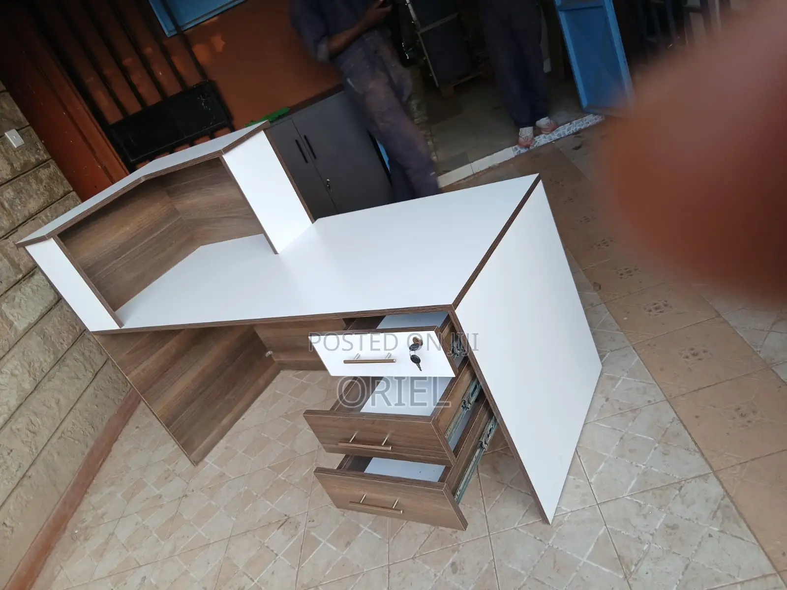 Reception Desk:1.8M Modern Customized Reception Desk With Storage Unit