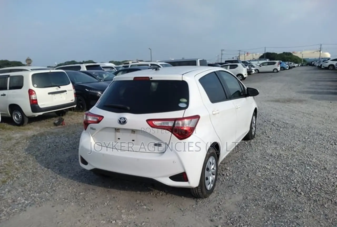 Toyota Vitz 1.5 FWD Hybrid 5dr 2019 White