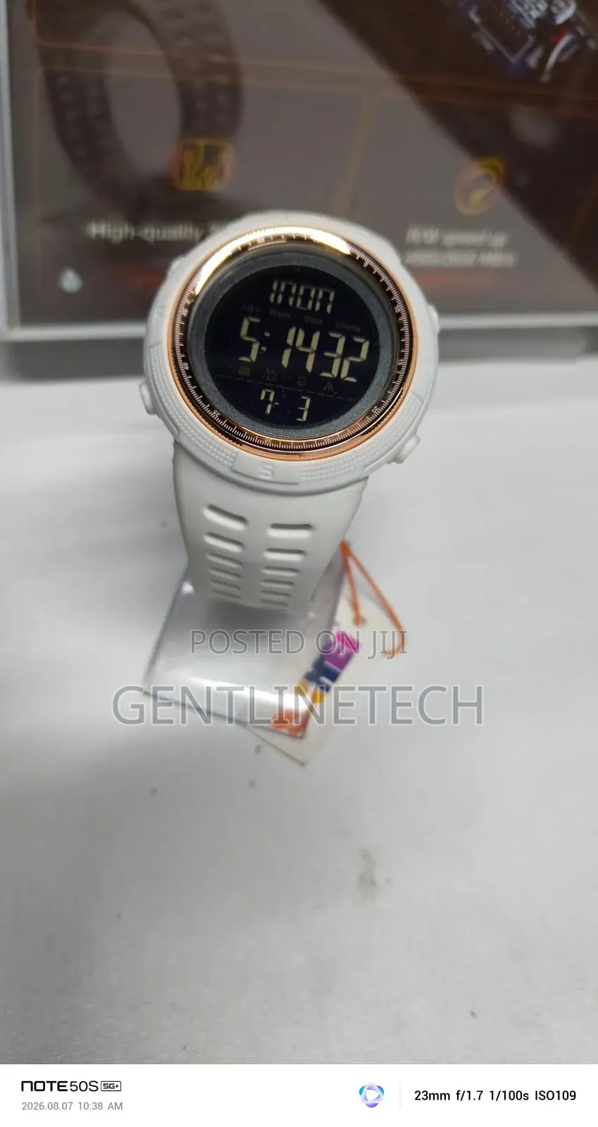 SKMEI 2070 White Gold Watch – Fashion Timepiece