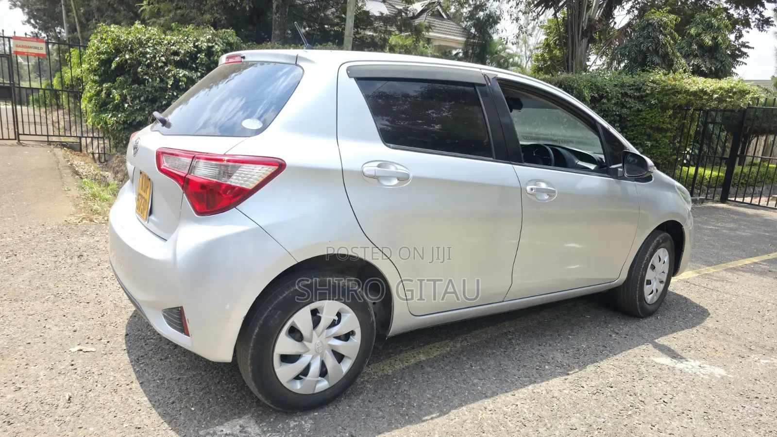 Toyota Vitz 2017 Silver