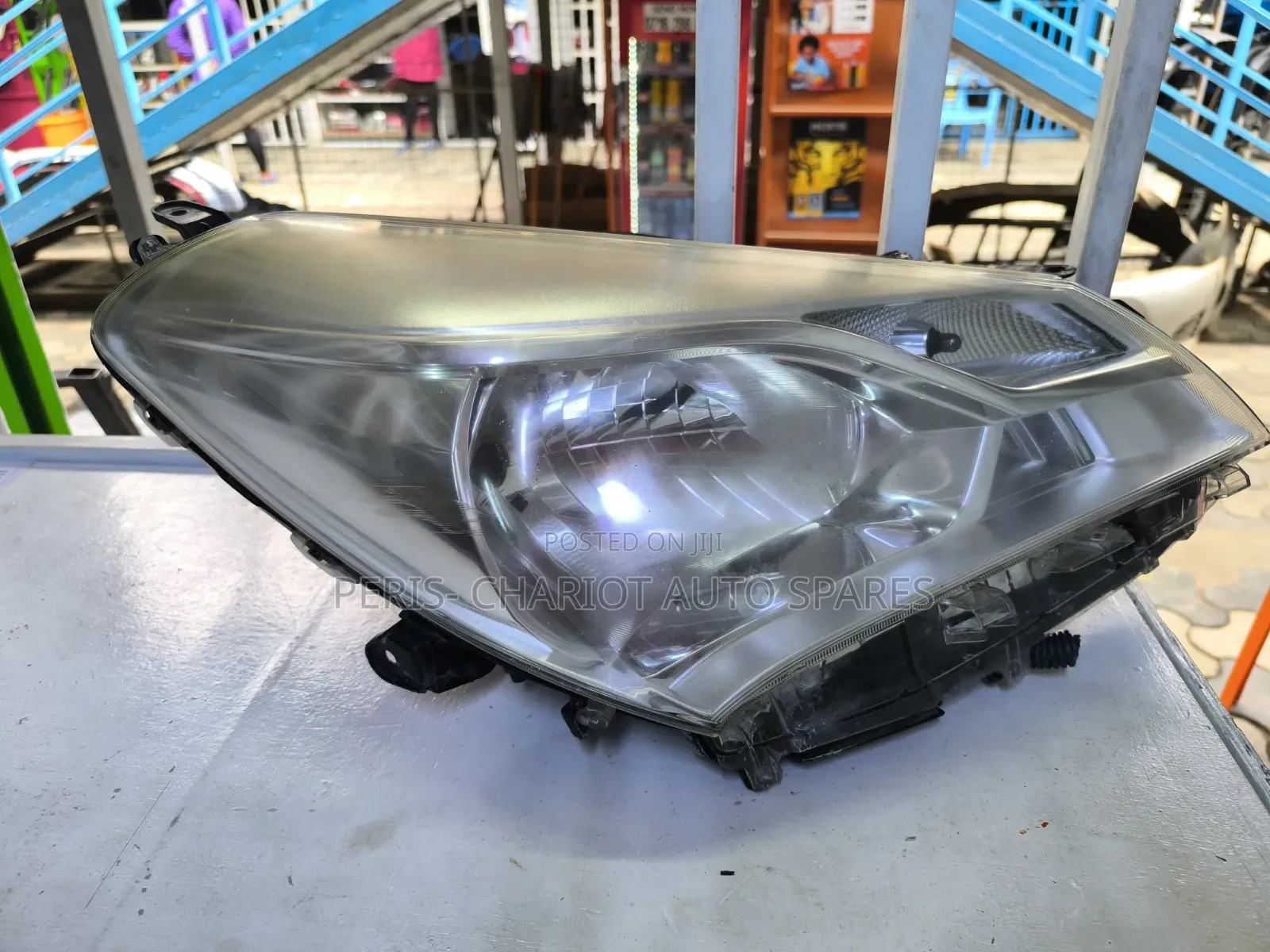 Toyota Vitz 2018 Non Xenon Headlights (No.301)