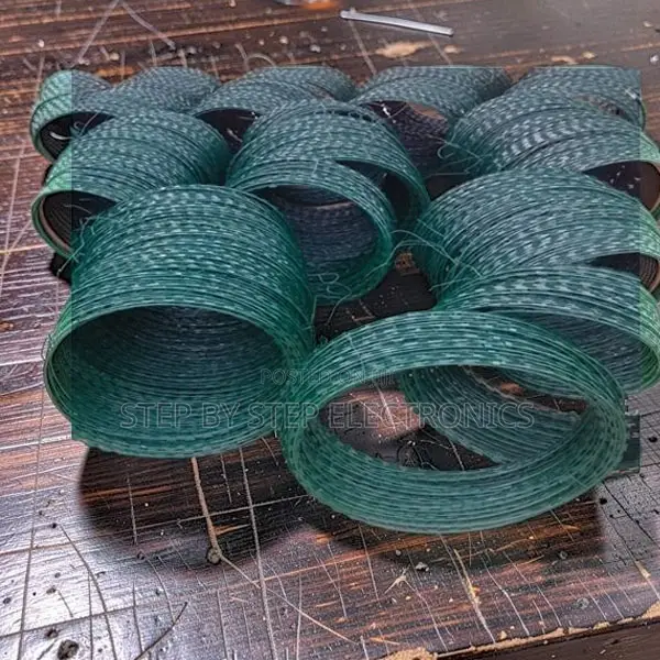 Outdoor Ready 100mm,200mm, 450mm 6m /8m/10m Length Barbed Razor Wire