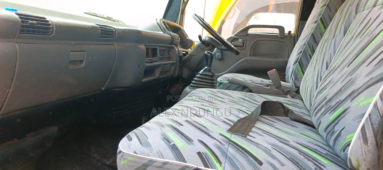 Isuzu NQR 2015 Yellow
