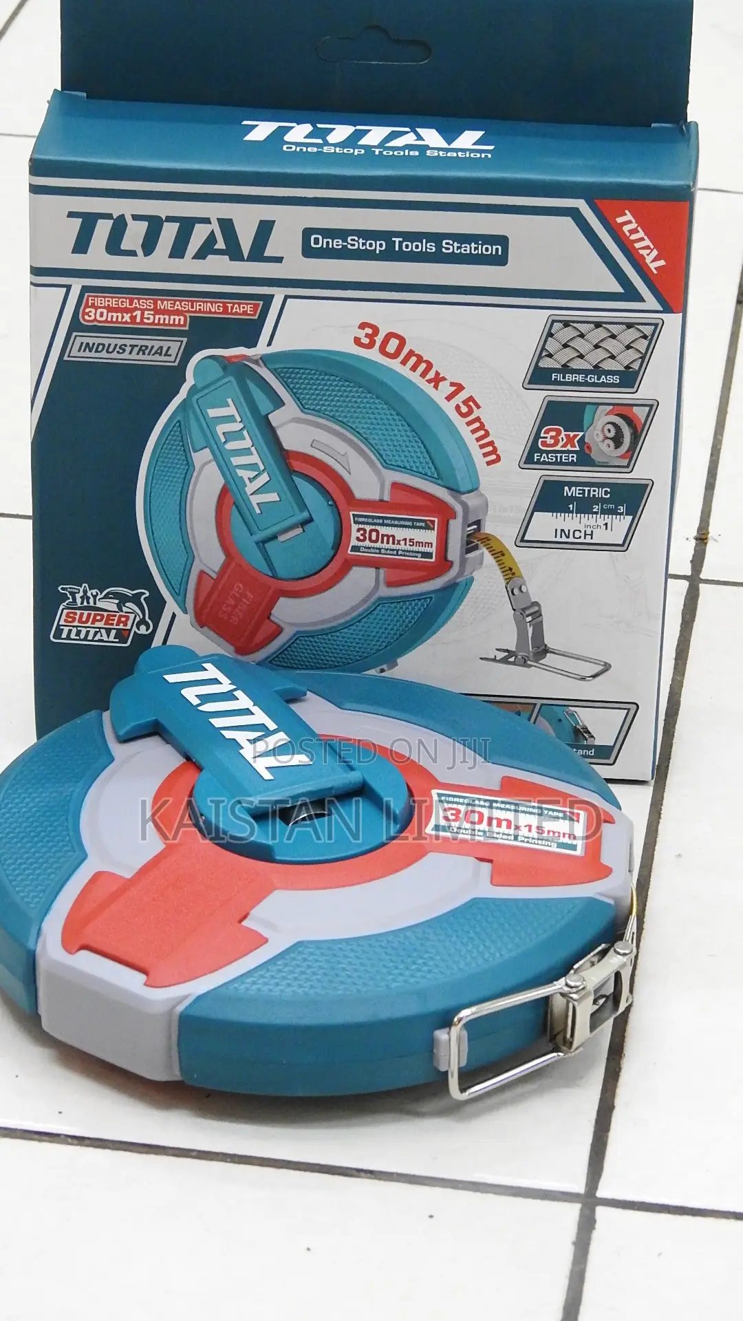 TOTAL 30m Steel Measuring Tape Fast Rewind Construction.