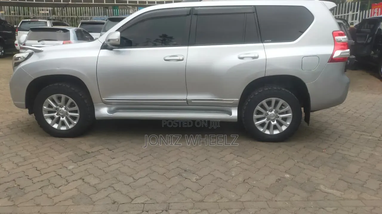 Toyota Land Cruiser Prado 2011 Silver