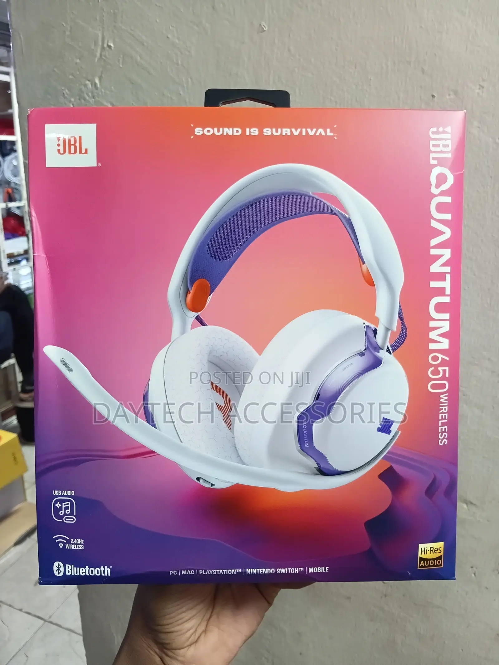 This Is a JBL Quantum 650 Wireless Gaming Headset - Black