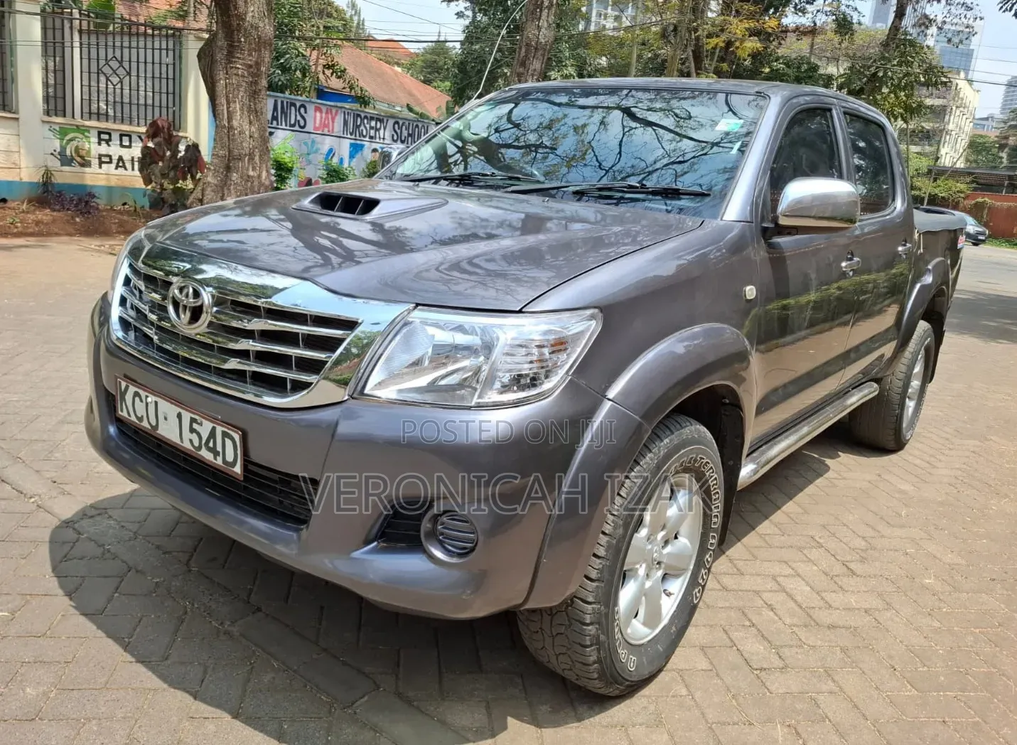 Toyota Hilux 2013 Gray