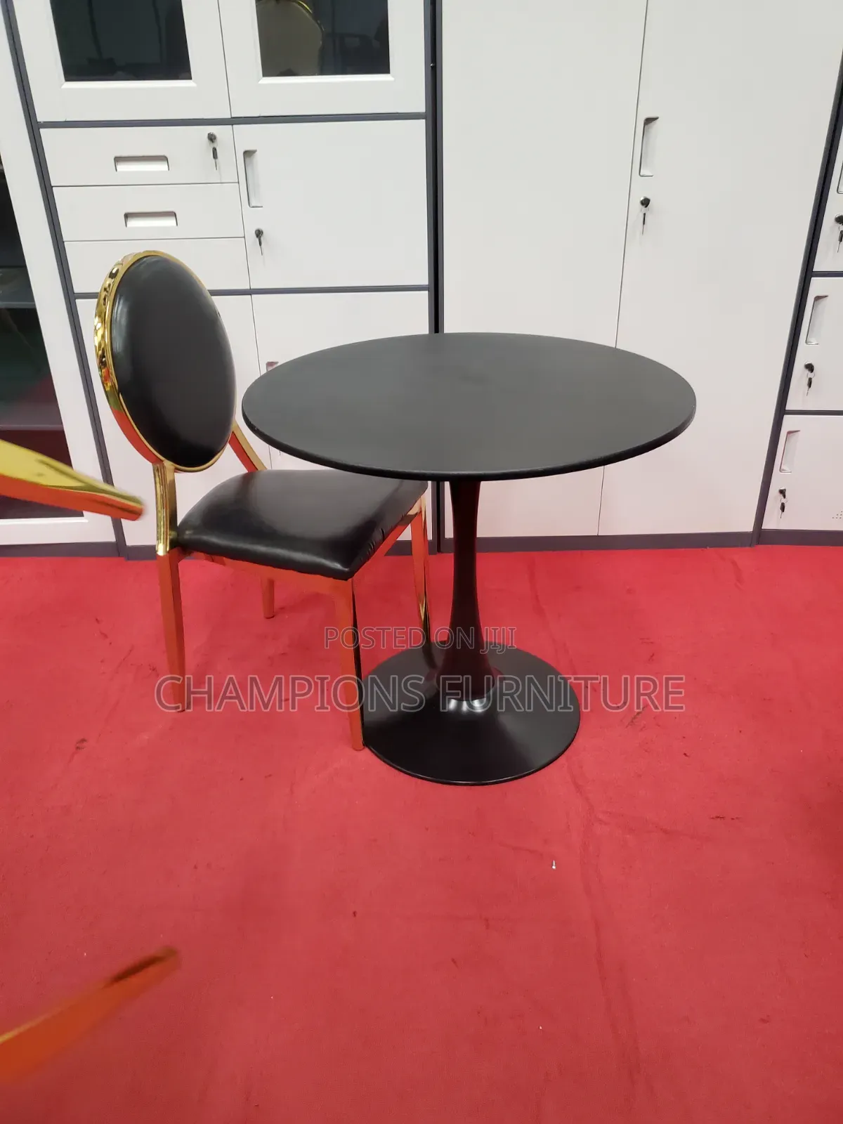 Black Tulip Pedestal Table and Medallion Chair Set