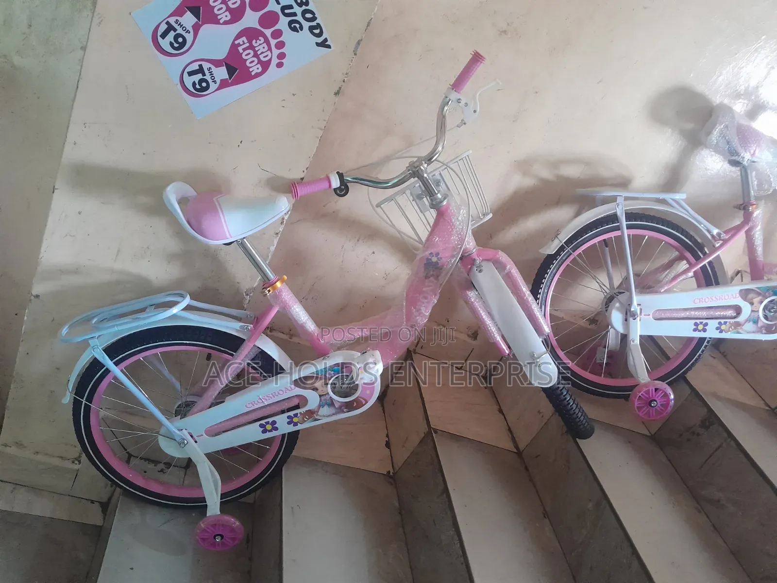 Cross Road - 20" Girls Bicycle With Support Wheel - In Pink/ Purple
