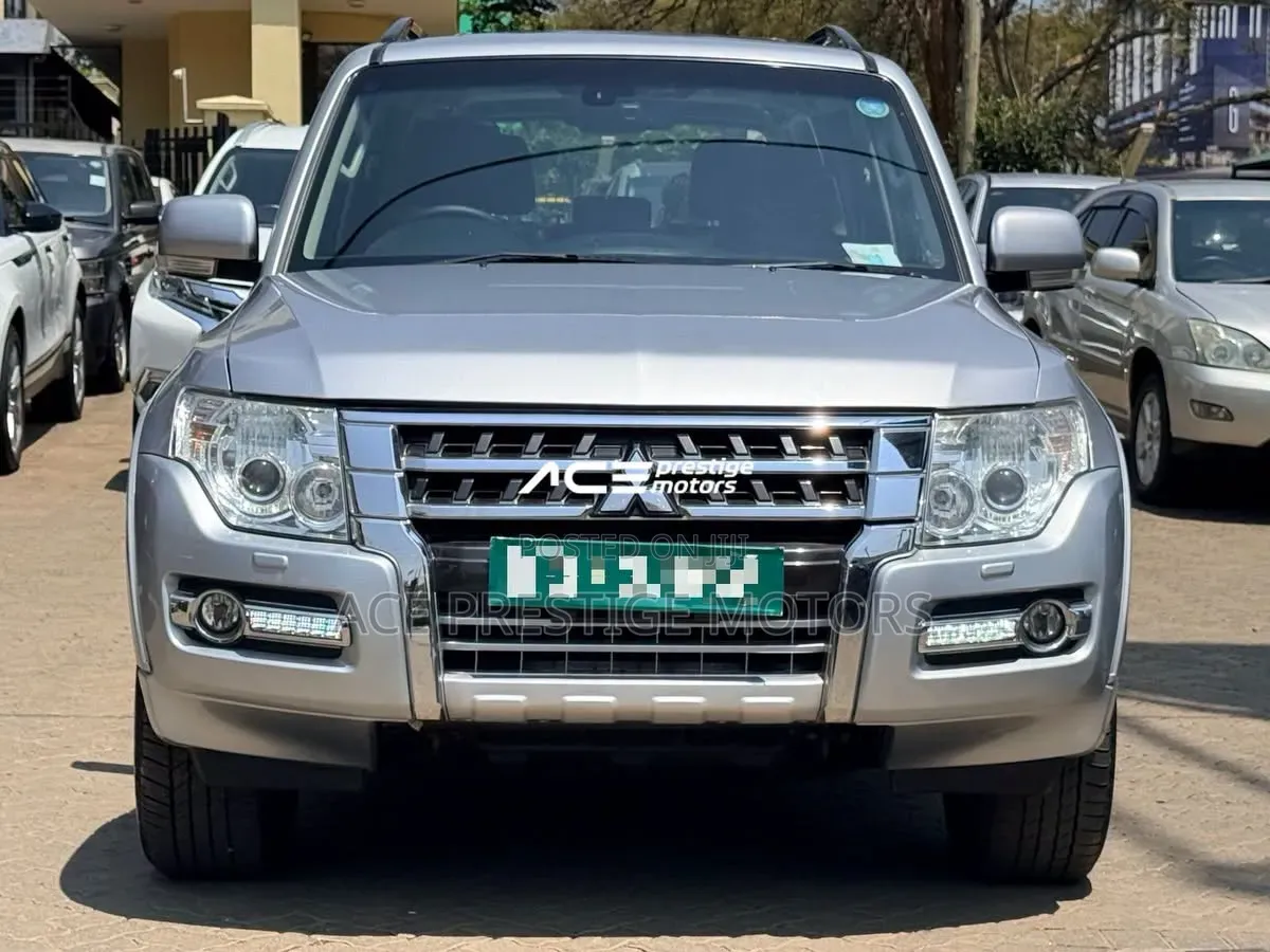 Mitsubishi Pajero 2018 Silver