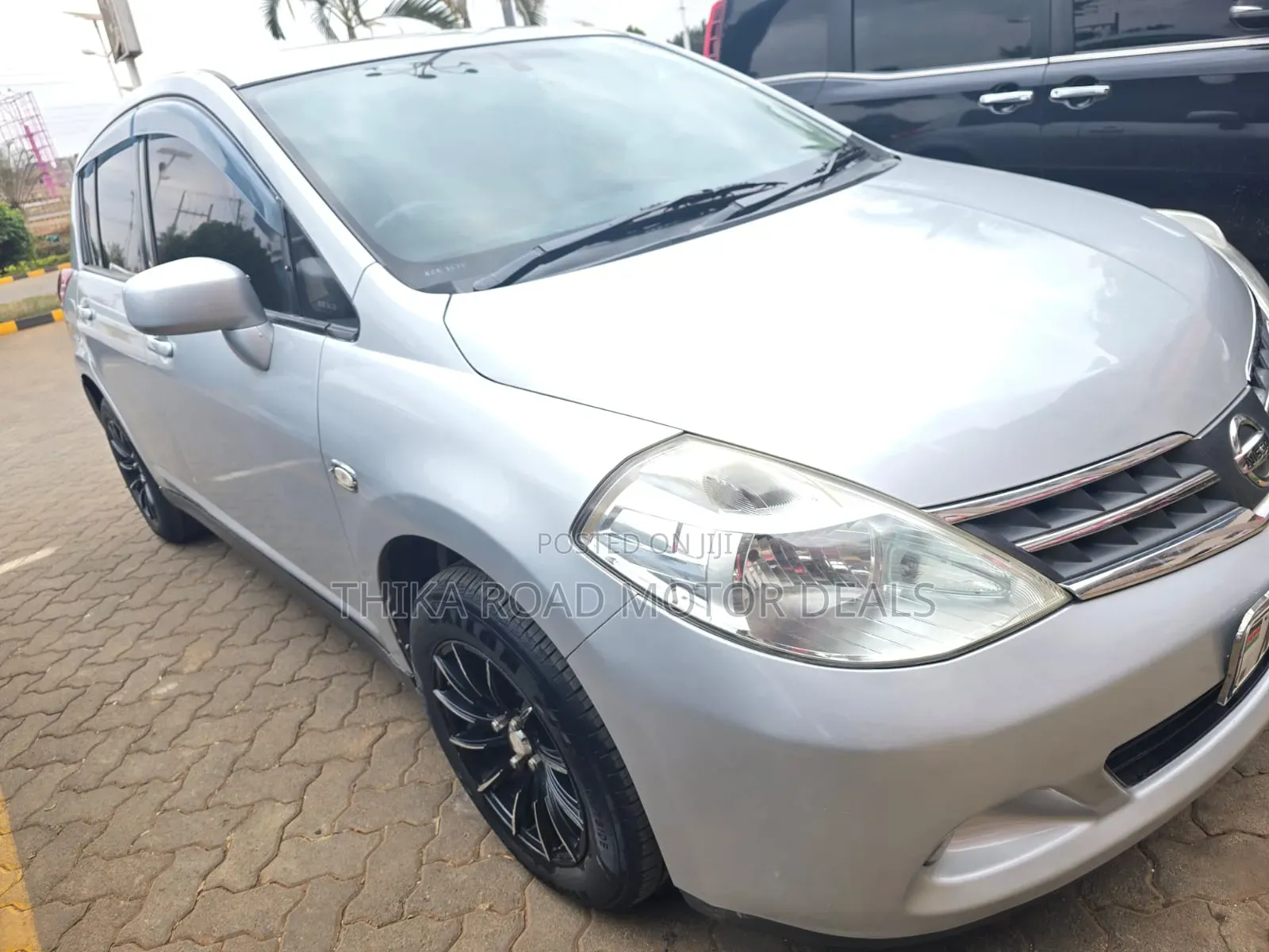 Nissan Tiida 2011 Silver