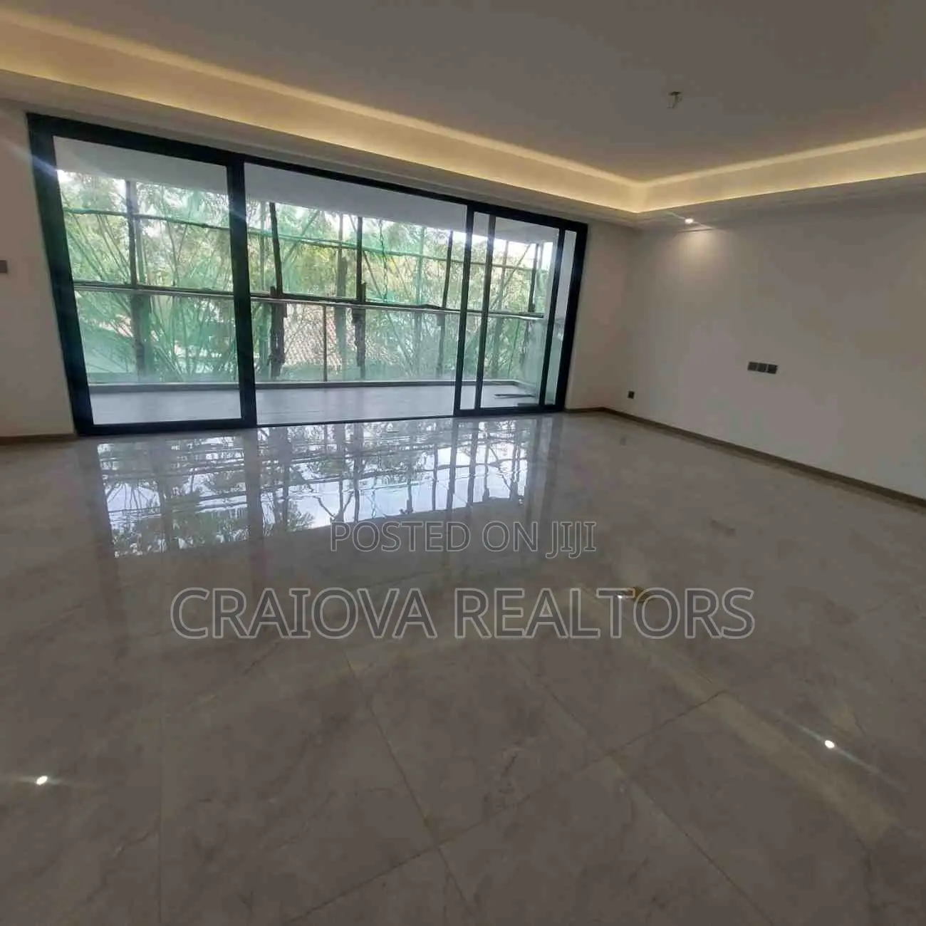 4bdrm Apartment in Raphta Road Area for sale