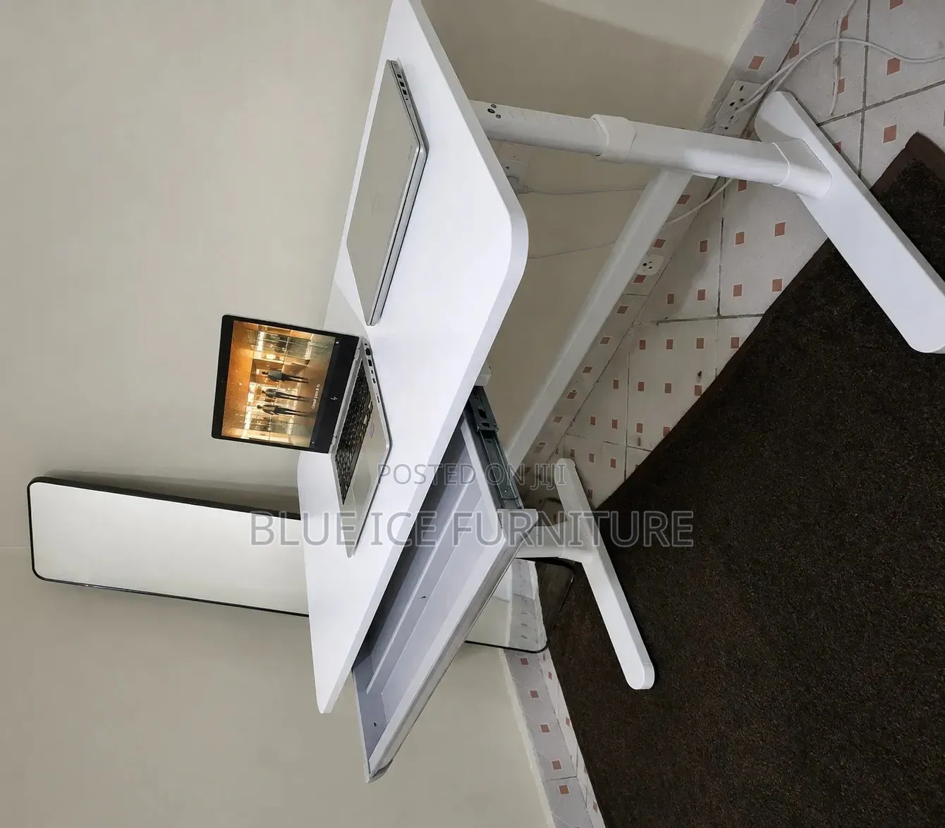 Manual Adjustable:Adjustable White Office Table With Cable Management