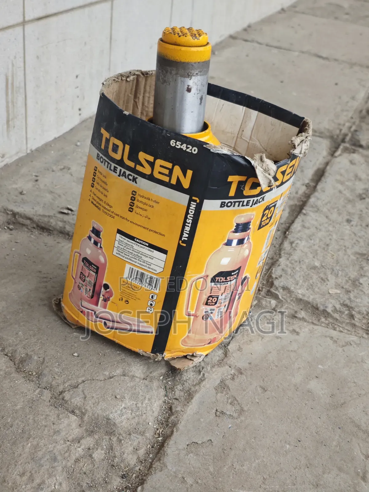 Tolsen Industrial 20-Ton Hydraulic Bottle Jack