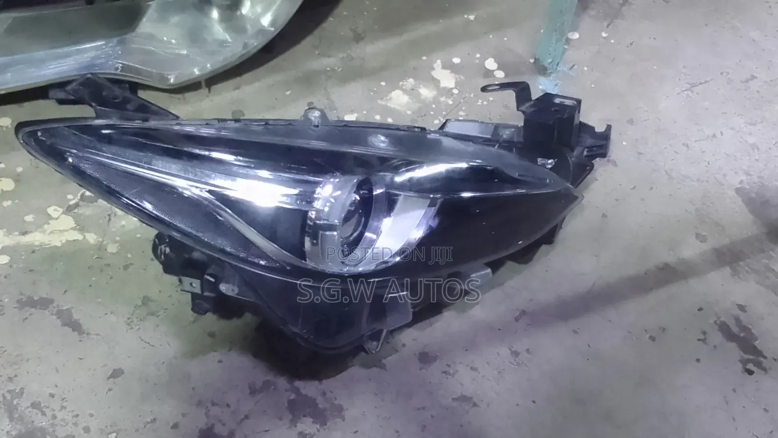 Mazda Axela Part no.F Headlight