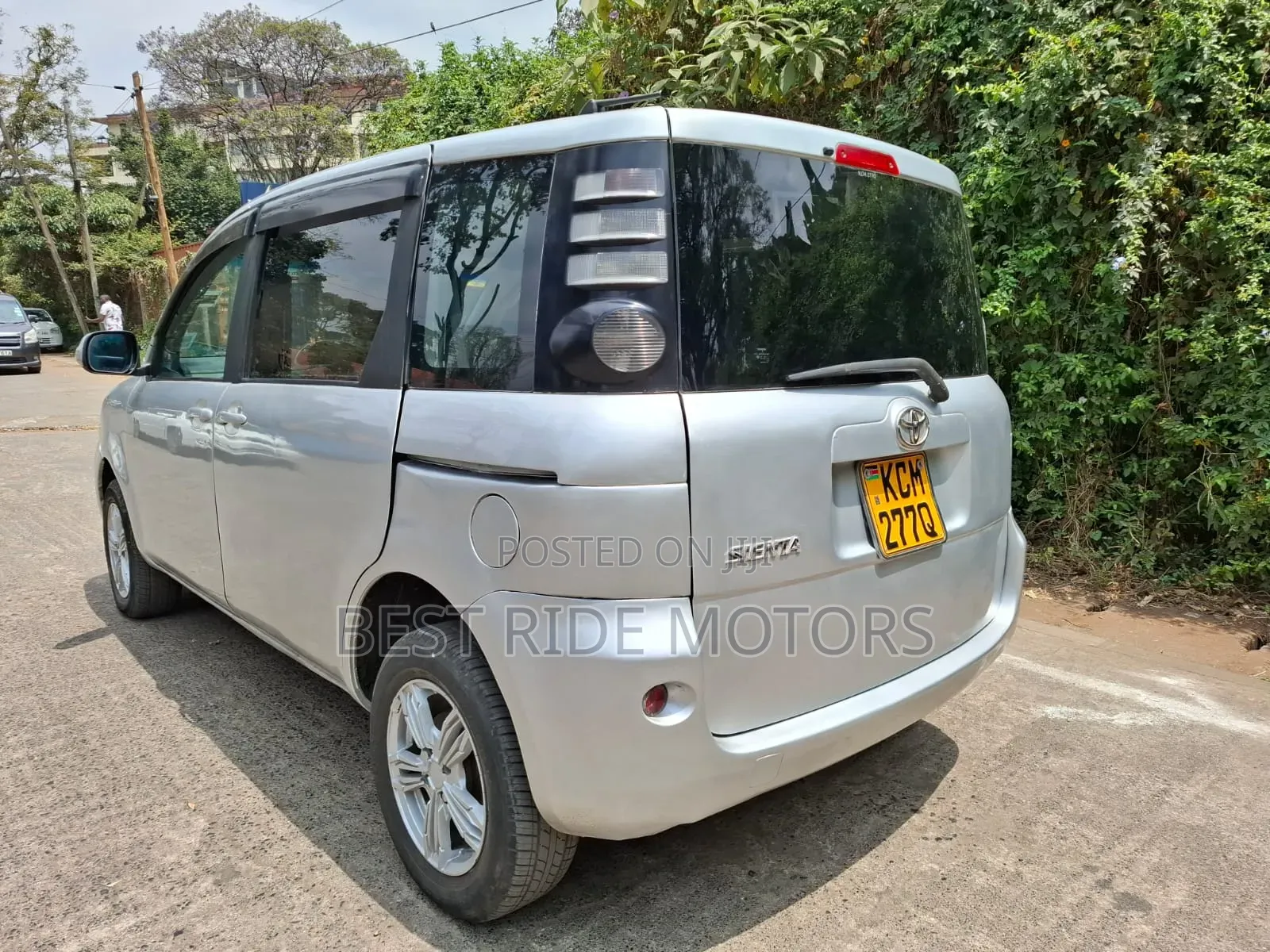 Toyota Sienta 2010 Silver