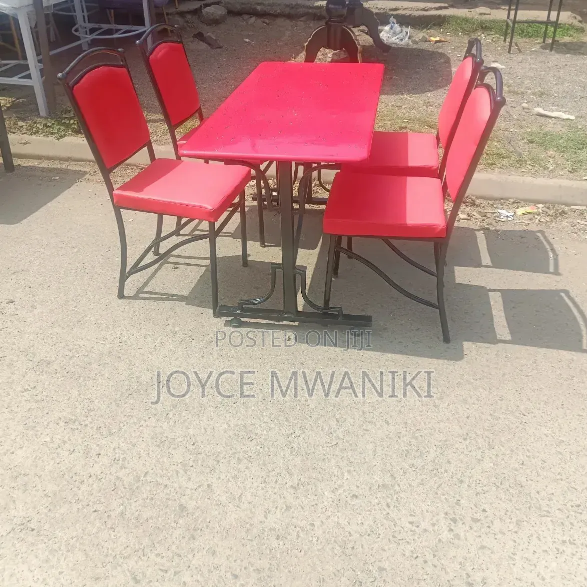Contemporary Restaurant Set With 4 Matching Chairs 
