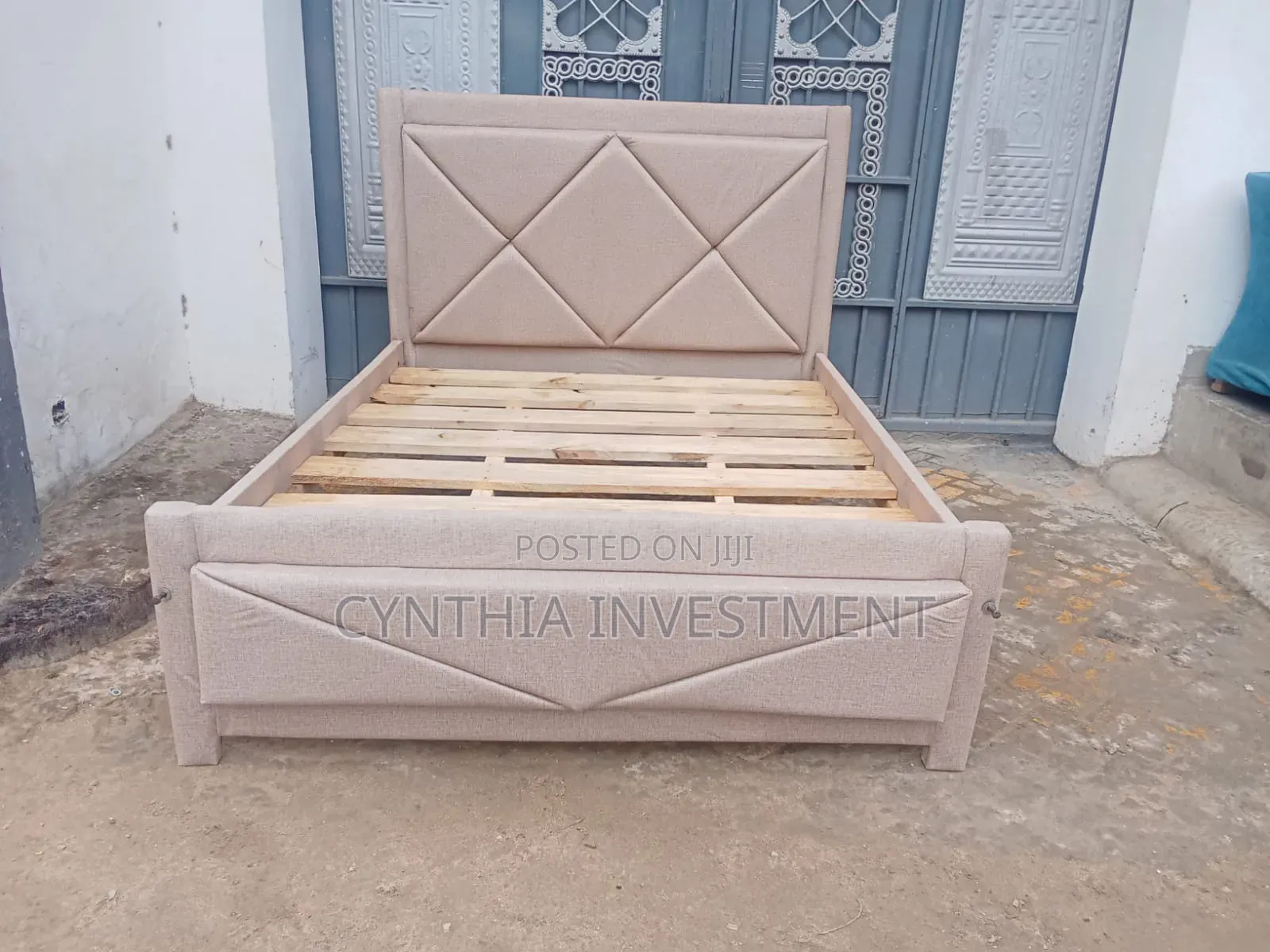 Brown 5 by 6 Mocket Bed