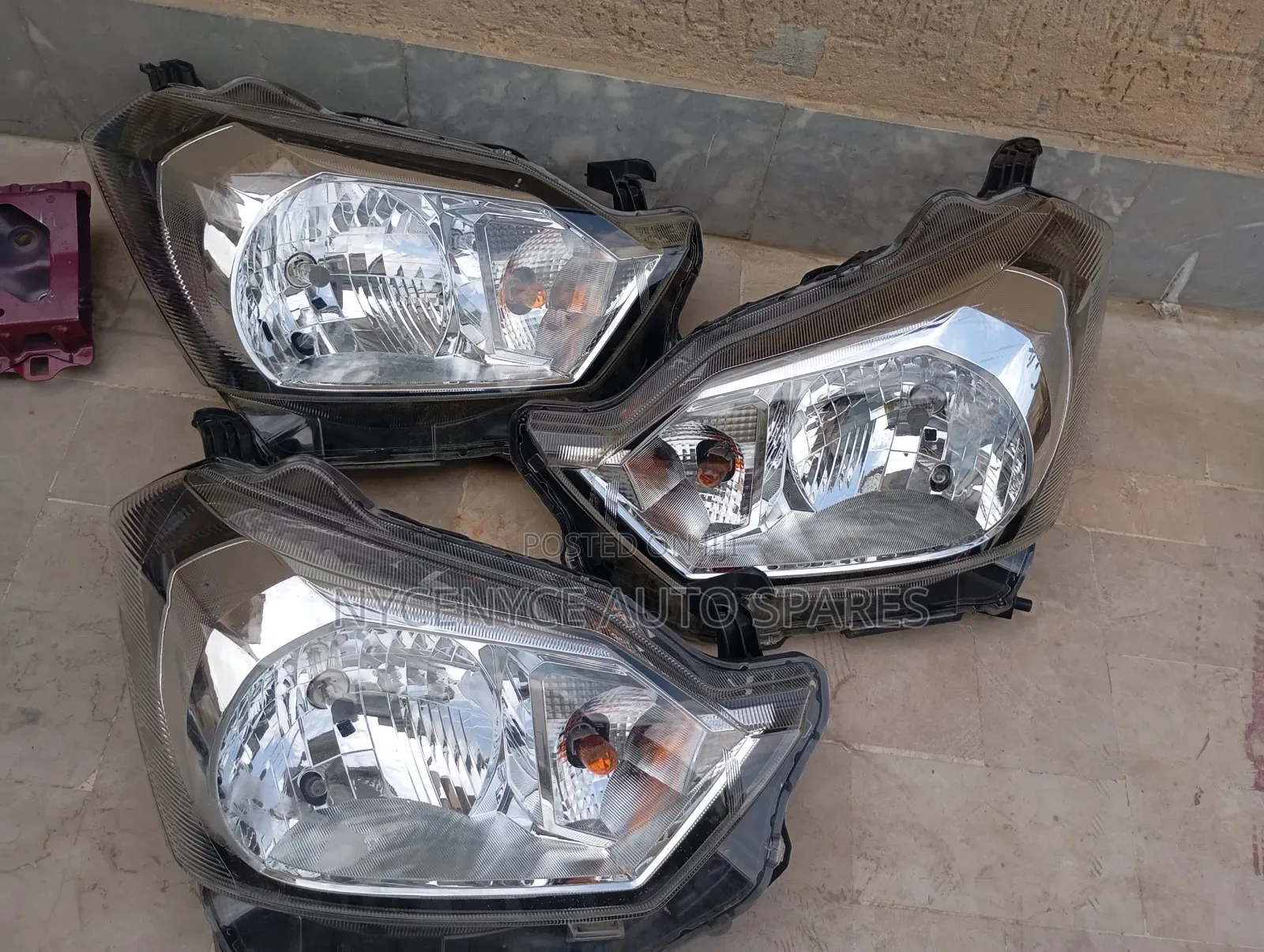 Headlight Daihatsu Mira